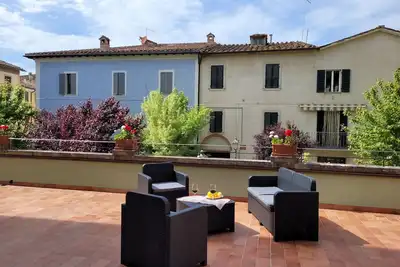 Image de Apartment sleeps 6 located in in the heart  Asciano, with terrace.