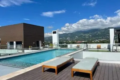 Cozy apartment in new  Kingston w/rooftop pool, super close to A/C Marriott.