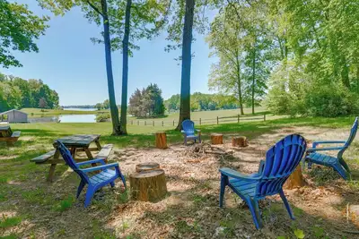 Image de Waterfront Lake Anna Home w/ Dock & Beach Access!