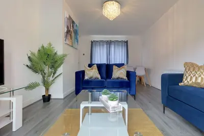 Voguish 3br Home in Huyton