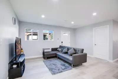 Image de Brand New 2br Home with Backyard Lounge & Free Parking