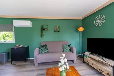 Image de Chalet confortable Ă Stegeren avec une terrasse