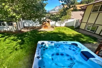 Image de Outdoor enthusiasts and relaxation seekers. Enjoy our private hot tub and in-house ping pong