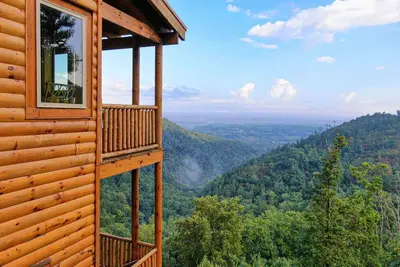 Image de Vista Infinita - Luxe Smoky Mountain Cabin