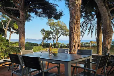 Image de Villa Familiale \"pied Dans L'eau\" / Accès Direct à la Plage