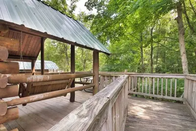 Rustic Cabin in Bloomington with Views