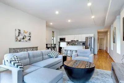 Image de Downtown Goose Island with access to patio - 1