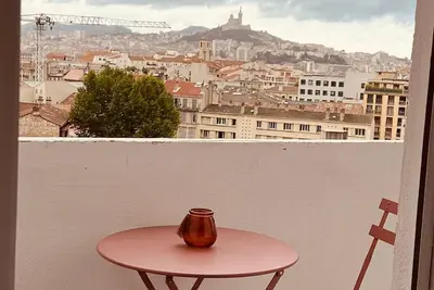 Image de Sublime et Luxueux Logement Vue sur Tout les Monuments de Marseille, sur la mer