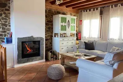 Image de Maison de vacances 'Casa Rural Lucia' avec vue sur les montagnes, terrasse privée et Wi-Fi