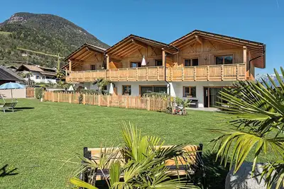 Image de Chalet '3 65m²' avec vue montagne, piscine partagée et Wi-Fi
