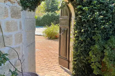 Image de 5 bedroom villa with heated pool and air conditioning set in landscaped garden.