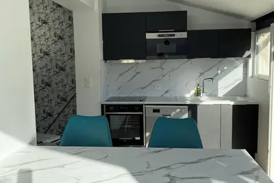 Image de Maison à Gruissan Dans Résidence Avec Piscine et à 5 Minutes à Pieds de la Plage