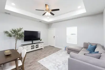 Image de La Querencia on Zinnia w/ Fast Wifi & dedicated work space - Pet Friendly!