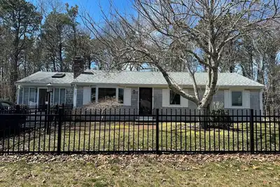 Image de Charming Cape Cod house in Dennis Massachusetts. Pets Friendly!