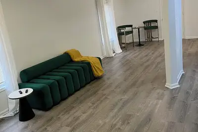 Image de Stylish loft. Perfect for both travelers & event planners, alike!