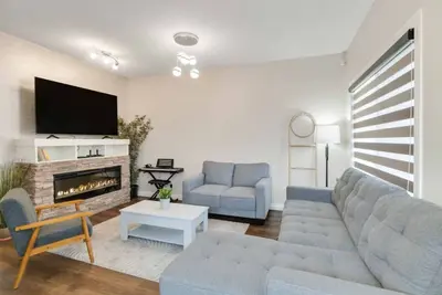 Image de Calm house near your family and friends, 2 car garage, Foosball table, furry friends welcome.