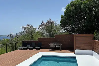 Image de 2bed 2 bath with Shared Pool and a View. 7 mins to Cruz Bay! 15 mins to Beaches.