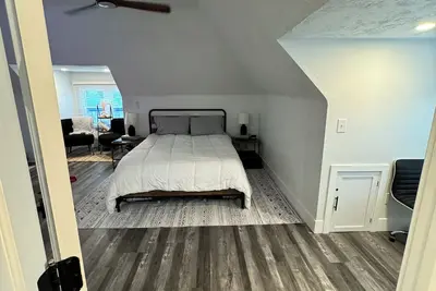 Image de One of the oldest houses in Butler, with an updated vibe.