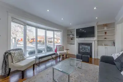 Image de Stylish 4br Home ~ Comfort ~ Central ~ Burlington