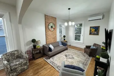 Image de Charming apartment in historic home. Perfect launch pad to visit to Nauvoo!
