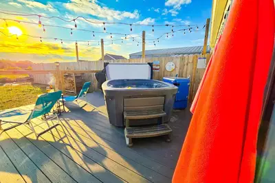 Image de Year Round Hot Tub &Firepit | Your Holiday Getaway