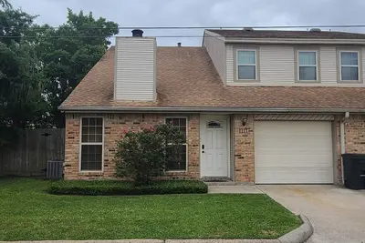 Image de Modern Secluded 2 Br 1. 5 Bath