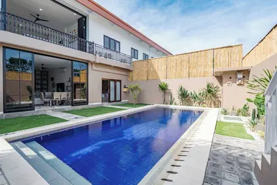 Image de Villa Crystal 9b is a stylish villa located in a quiet gang in central Seminyak