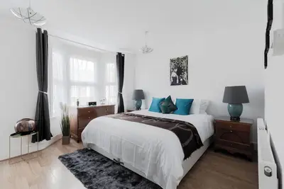 Image de 4 Bed House - Sleeps 6 - Garden, Pets, Wifi