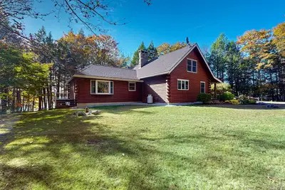 Image de Lakefront lodge on Pemaquid Pond with dock, kayaks, canoe, Sup & firepits