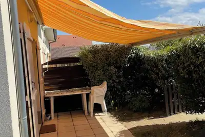 Image de Petite maison avec un petit jardin 300 m de la plage