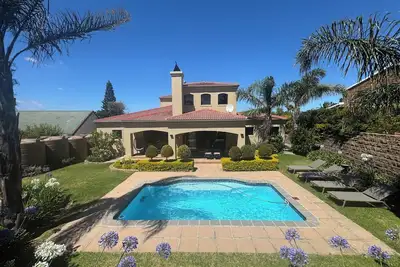 Image de Exclusive vacation home with sea views in Somerset West