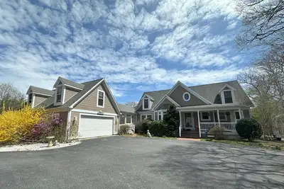 Image de Beautifully Appointed, Comfortable, Amazing Deck, Central Air