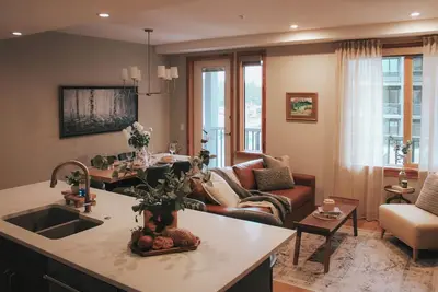 Image de Exquisite Timberstone Gem located in the Heart of Canmore | Accessible Bed