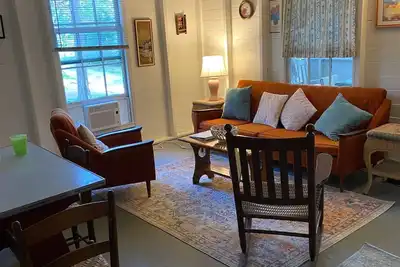 Image de Dog friendly, wooded property; 3 Br cottage; private beach; tennis, boating