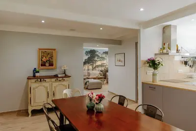 Image de Maison avec terrasse, au coeur du village de Châteauneuf-du-pape