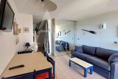 Image de Studio cabine en rez de jardin au sein d'une résidence avec piscine