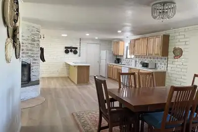 Image de Remodeled mid-century brick house is excellent base for exploring the Gila