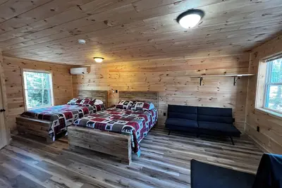 Image de Cozy cabin rental located on the atv & snowmobile trail. Family & Pet friendly