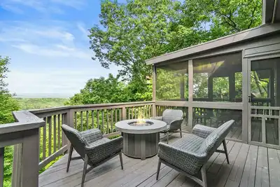 Image de Mountain Laurel Lodge in Big Canoe with mountain views and game room!