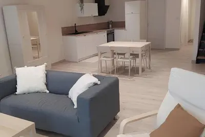 Image de Maison de Charme Entièrement Rénovée Dans un Village Calme Idéalement Située