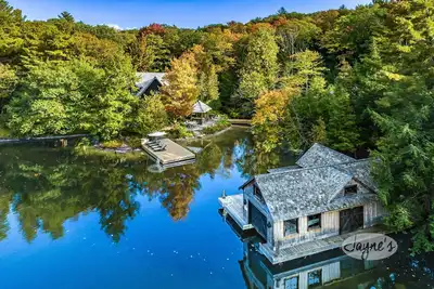 Image de Beautiful 100 Yr Old Log Cabin totally renovated, Guest House and Boathouse!