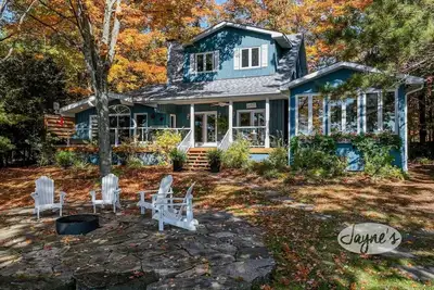 Image de 4bed 4bath cottage on Lake of Bays - Sw Exposure! Hot Tub!