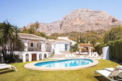 Image de Villa Paso Lento with pool and beautiful gardens 10 mins to fabulous beaches