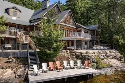 Image de 5 bdrm + 1 open in Bh, 5 bath cottage! Lake Muskoka, Sunsets! Privacy! Sauna!