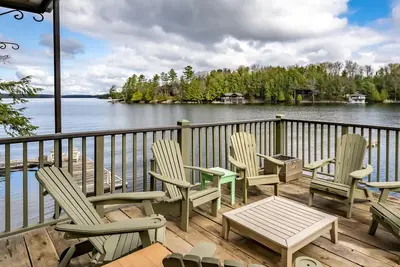 Image de Welcoming 4+ bed 3 bath cottage on South Lake Rosseau! Boathouse! Sunsets!