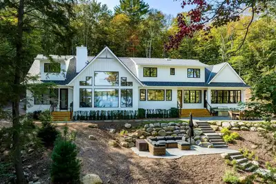 Image de Luxurious 7 bed 7 bath cottage on Lake Rosseau! Sauna! Gym!