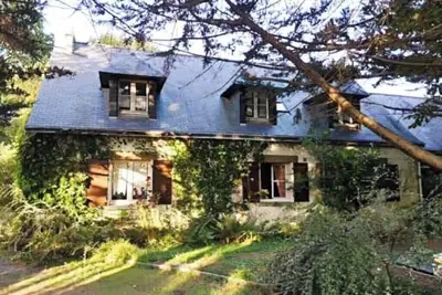 Maison familiale avec jardin et piscine