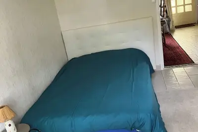 Image de Charmante Petite Maison Avec Jardin Clôturé