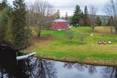 Image de Spacious & Private Waterfront Cottage Near Barrys Bay & Algonquin Park