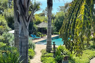 Image de Luxury Meets Tranquility in Hope Ranch – Serene 2br/2ba Cottage